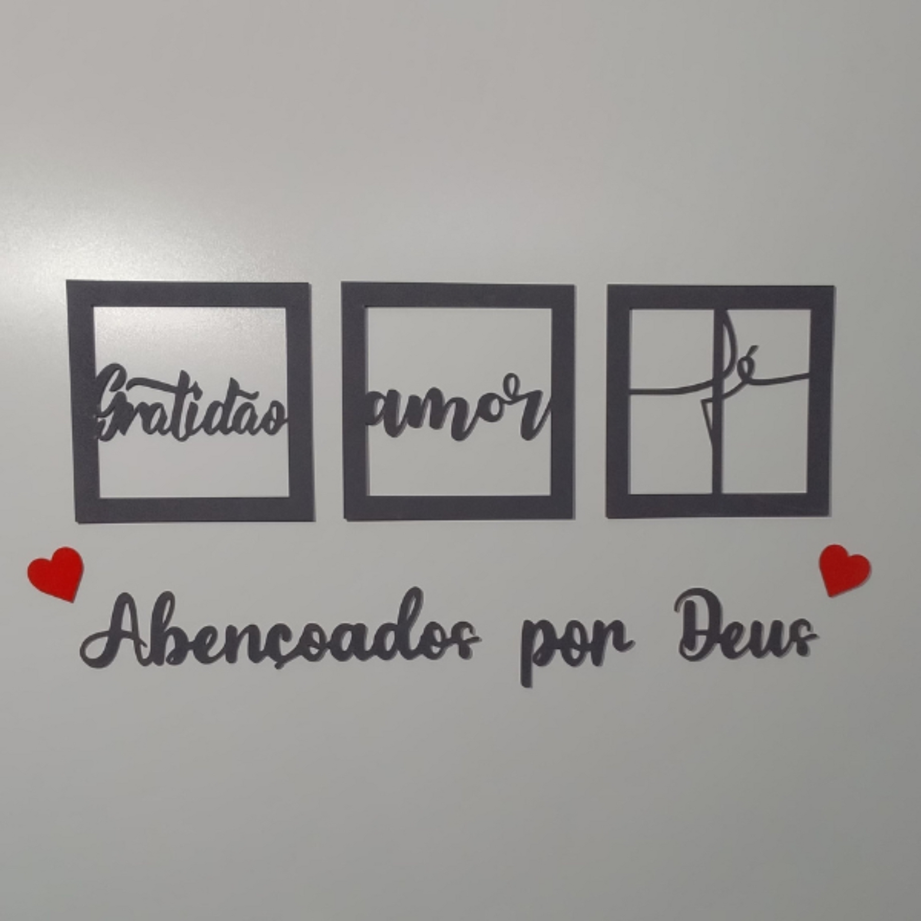 Kit 3 Quadros Decorativos + Frase Com 2 Mini Apliques de Coração Frase de Parede Quarto Ou Sala